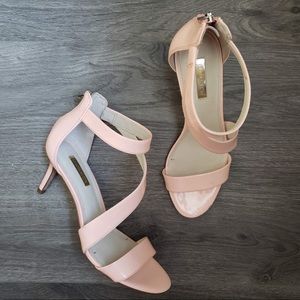 NWOT Louise et Cie Lo-Hilio Strappy Heel Sandal